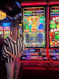 မြန်မာ ကစားသမား Live Baccarat online ကစားနေသည့် မြင်ကွင်း